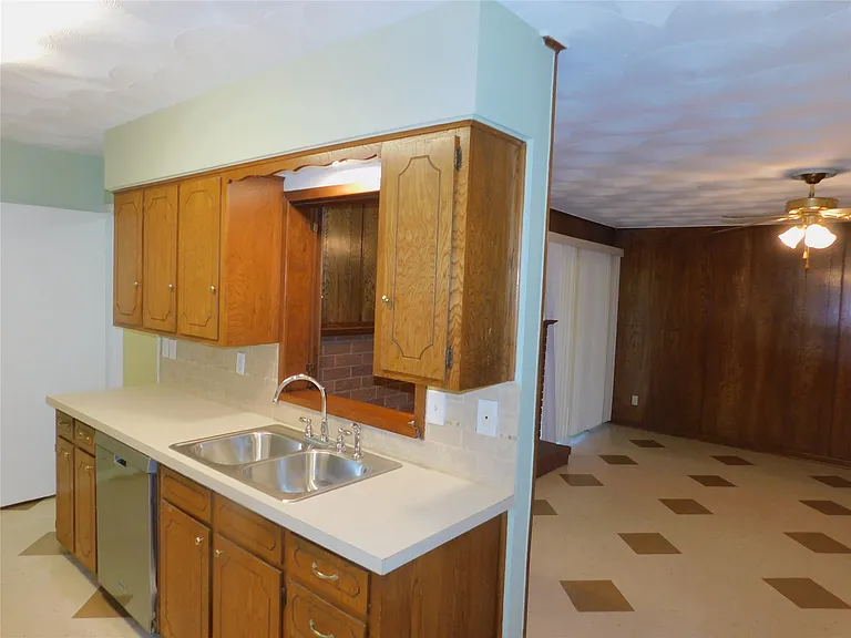 2445 Eastbrook Dr — Photo 6