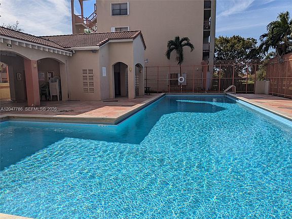 2nd image of 10237 NW 9th Street Cir APT 202-4