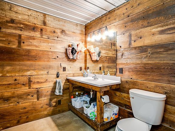 4th image of 2405 E Wasp Rd