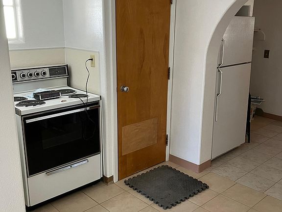 3rd image of 525 1/2 Calle De Los Hijos NW