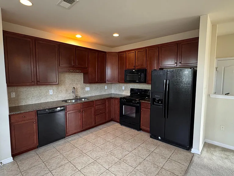 110 Gate Stone Ln — Photo 5