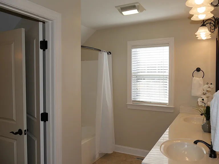 1330 Mint St — Photo 12