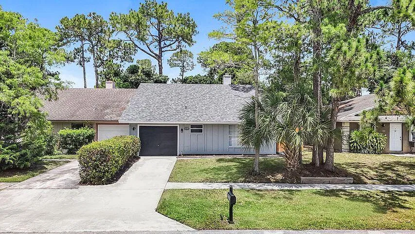 3 bed, 2.0 bath, 1426 sqft, $3,000 — Photo 2
