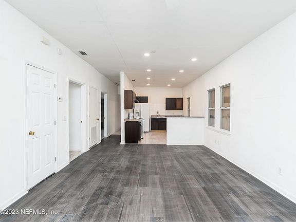 5th image of 1568 Ella St