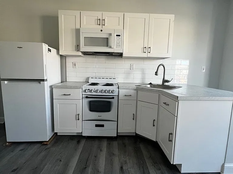 5040 Walnut Street — Photo 5