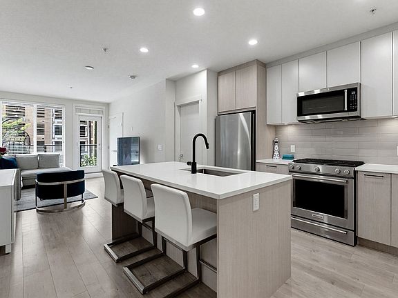 3rd image of 707 Como Lake Ave #206