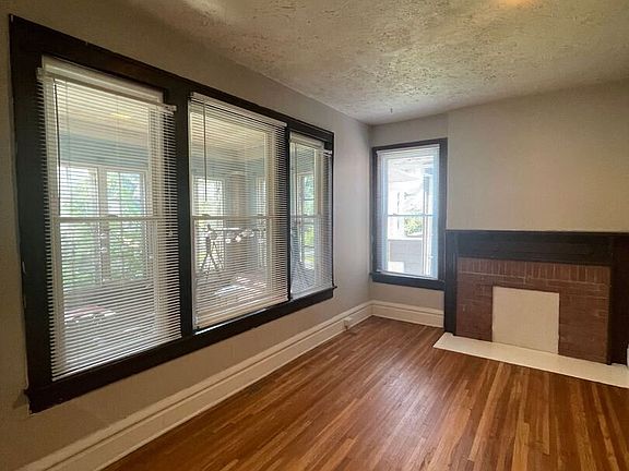 2nd image of 2135 Summit St APT A