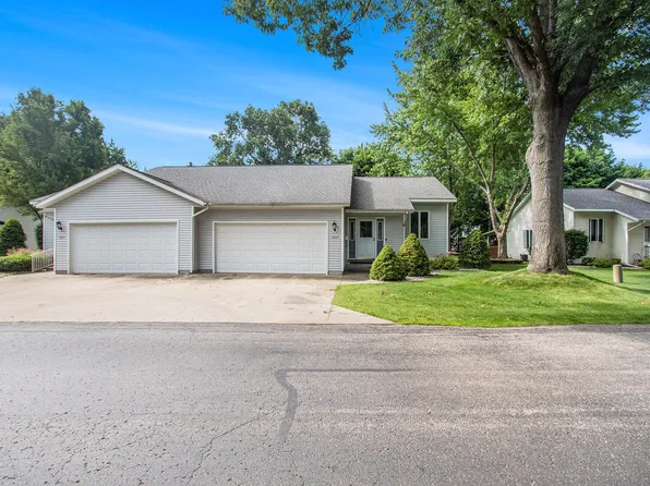 1067 Aspen Dr, Norton Shores, MI 49441