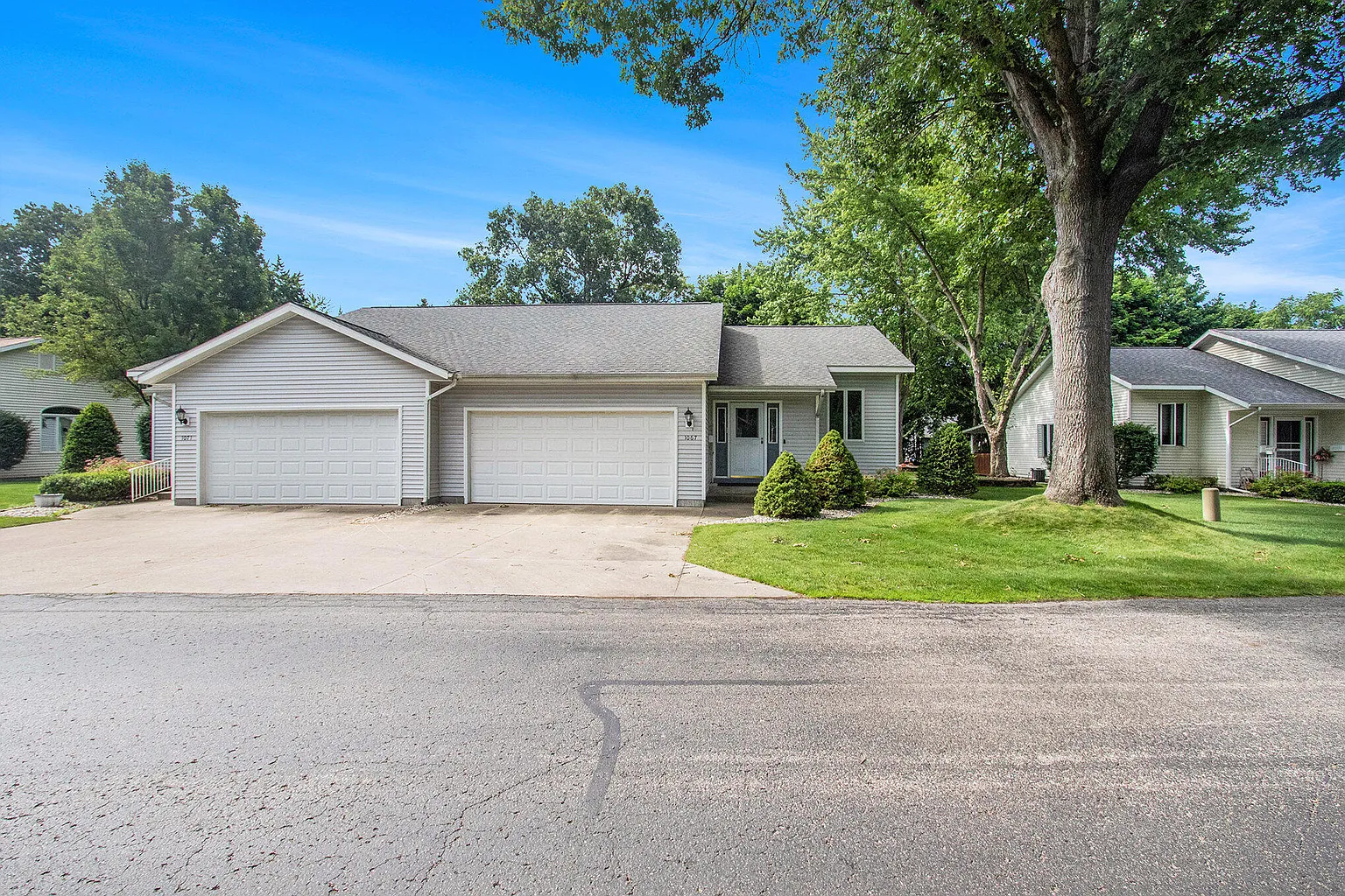 1067 Aspen Dr photo 1