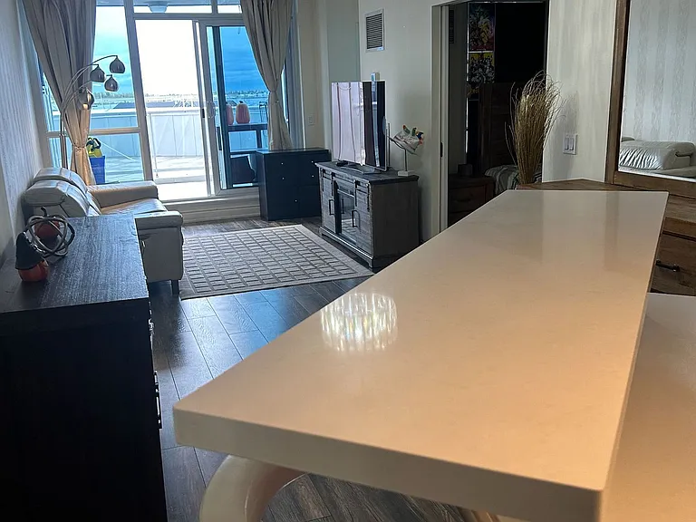 218 Queens Quay W #409 — Photo 4