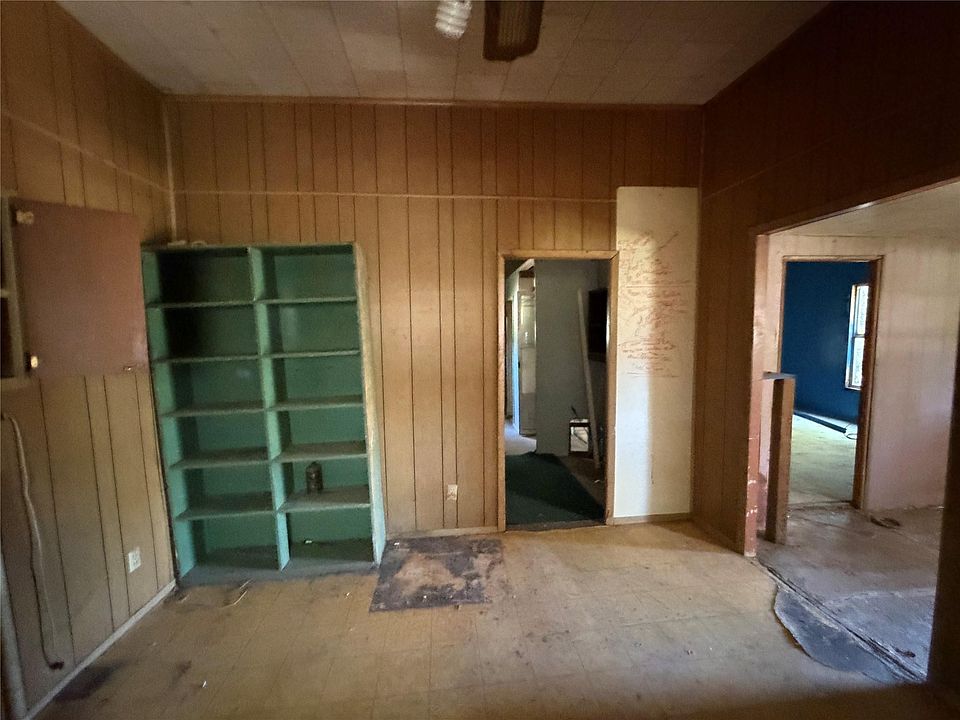 2nd image of 110 N Cotton Belt Ave