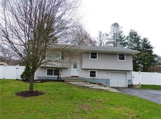 63 Gilchrest Rd, Valley Cottage, NY 10989