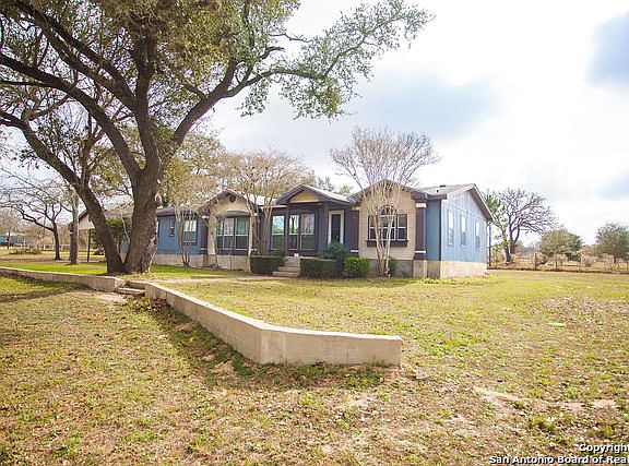 4th image of 102 Hickory Cir