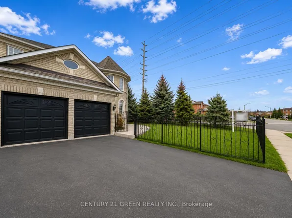 1031 Blueheron Blvd, Mississauga, ON L5V 2J8