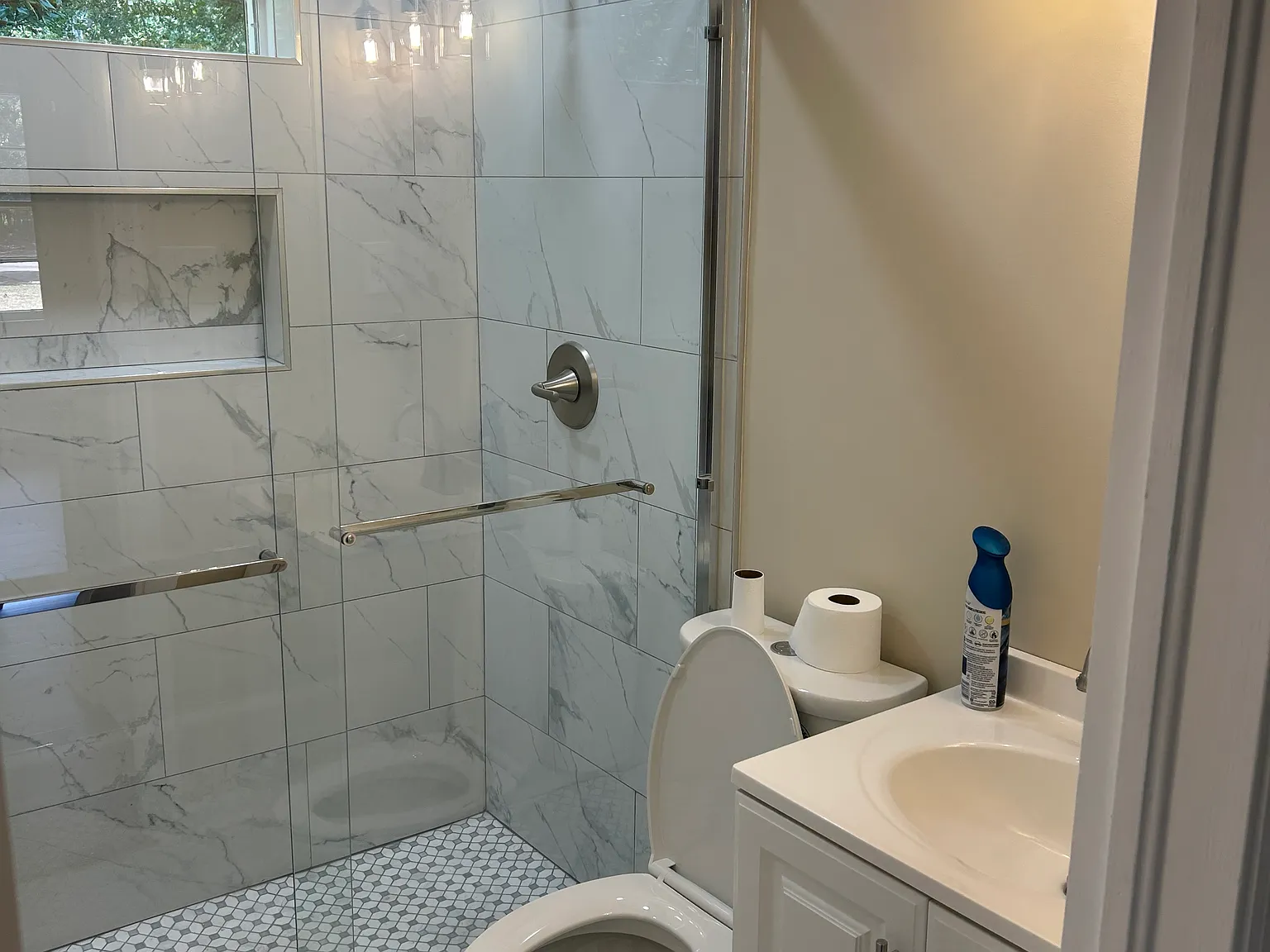 3 bed, 972 sqft, $1,495 — Photo 2