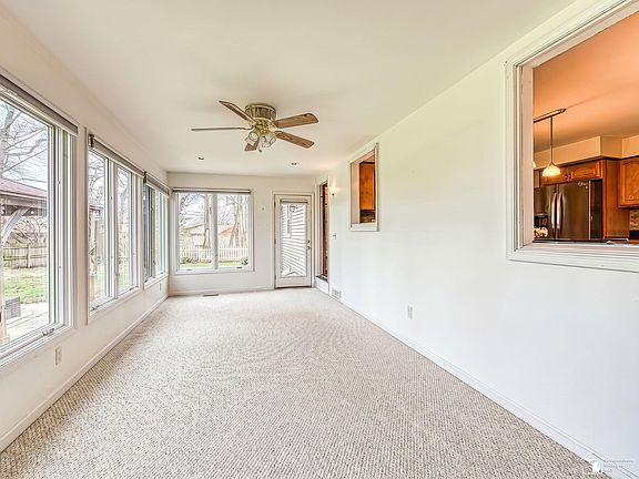 5th image of 1060 Hollywood Dr