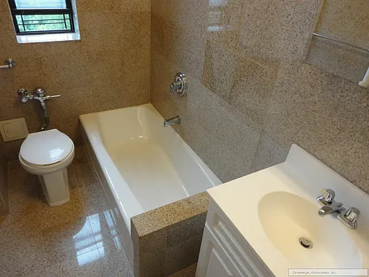 Rented by Sovereign Associates | media 29