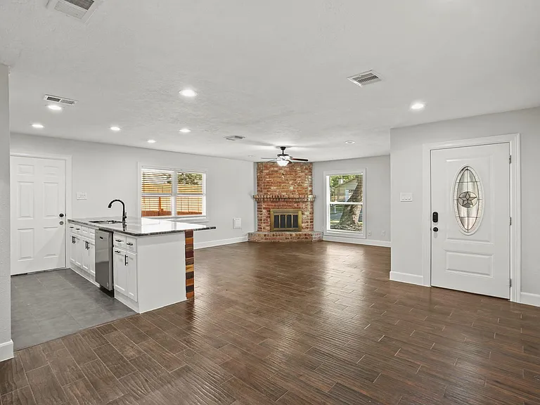 1030 Grand Junction Dr — Photo 9
