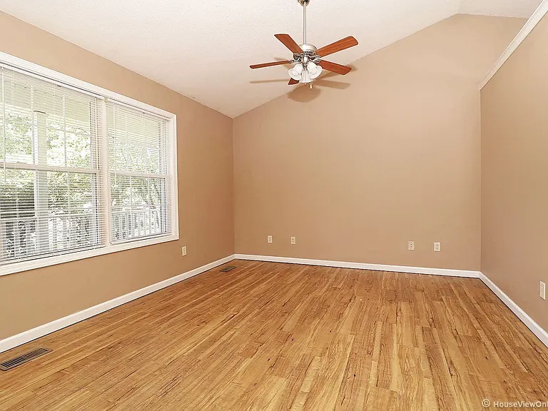 1936 Emily Ct — Photo 5