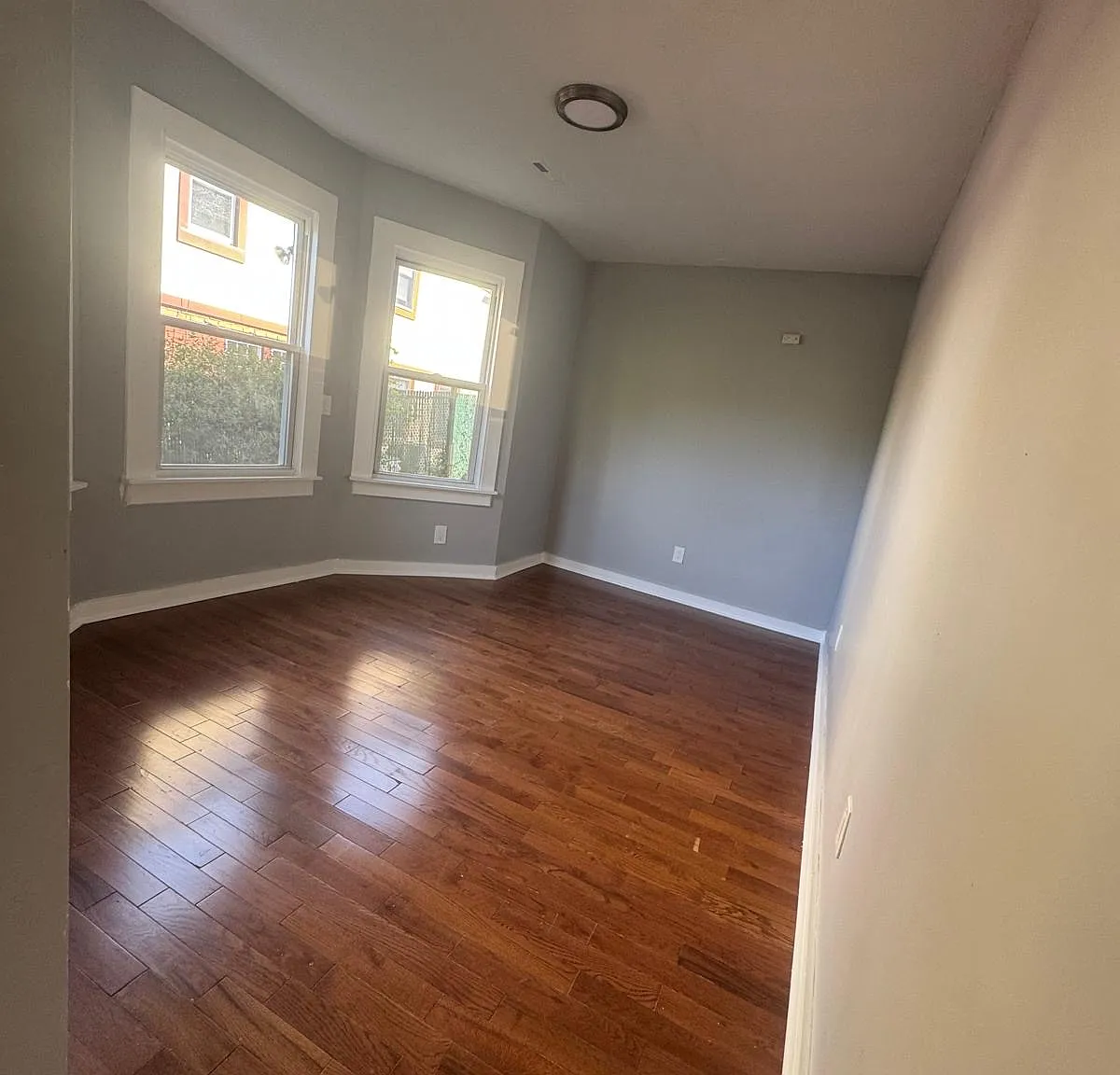 3 bed, 1250 sqft, $2,500 — Photo 2