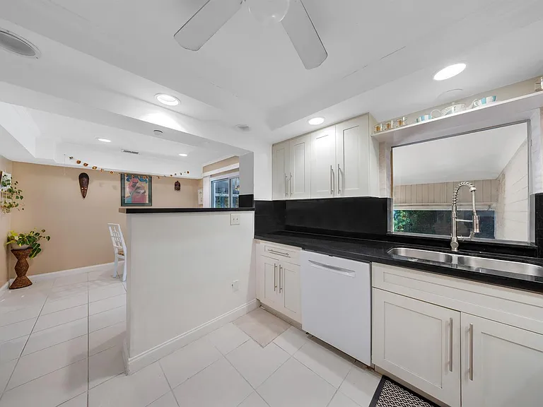 2326 Harding St — Photo 17