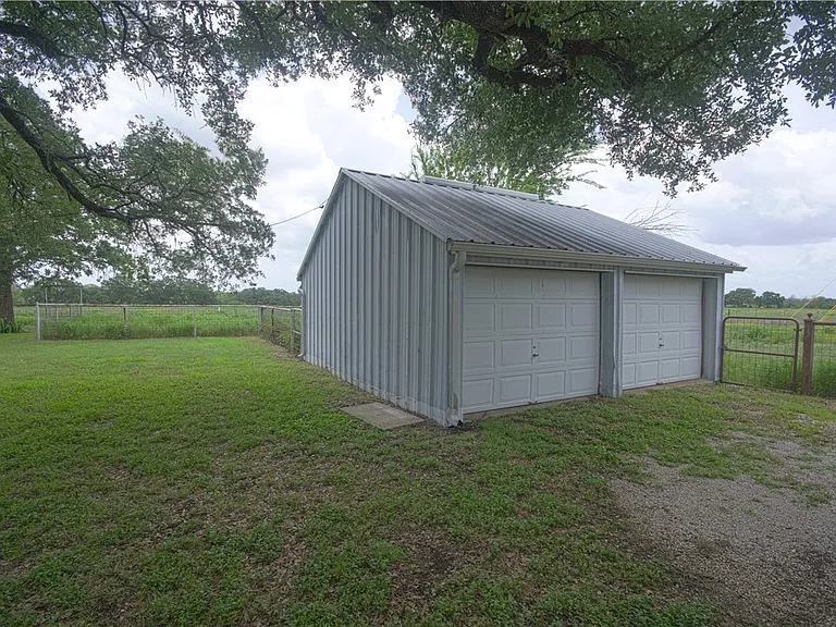 9852 FM 1179 — Photo 12
