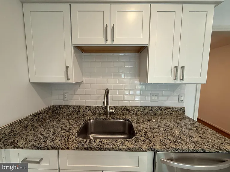 5832 Apsley House Ct — Photo 8