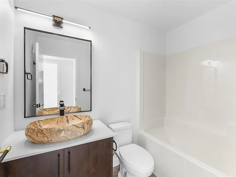 115 Blenheim Ave — Photo 30