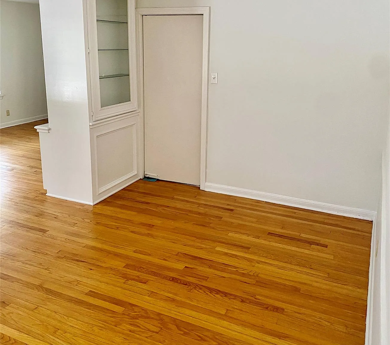 3 bed, 2.0 bath, 1656 sqft, $2,300 — Photo 3