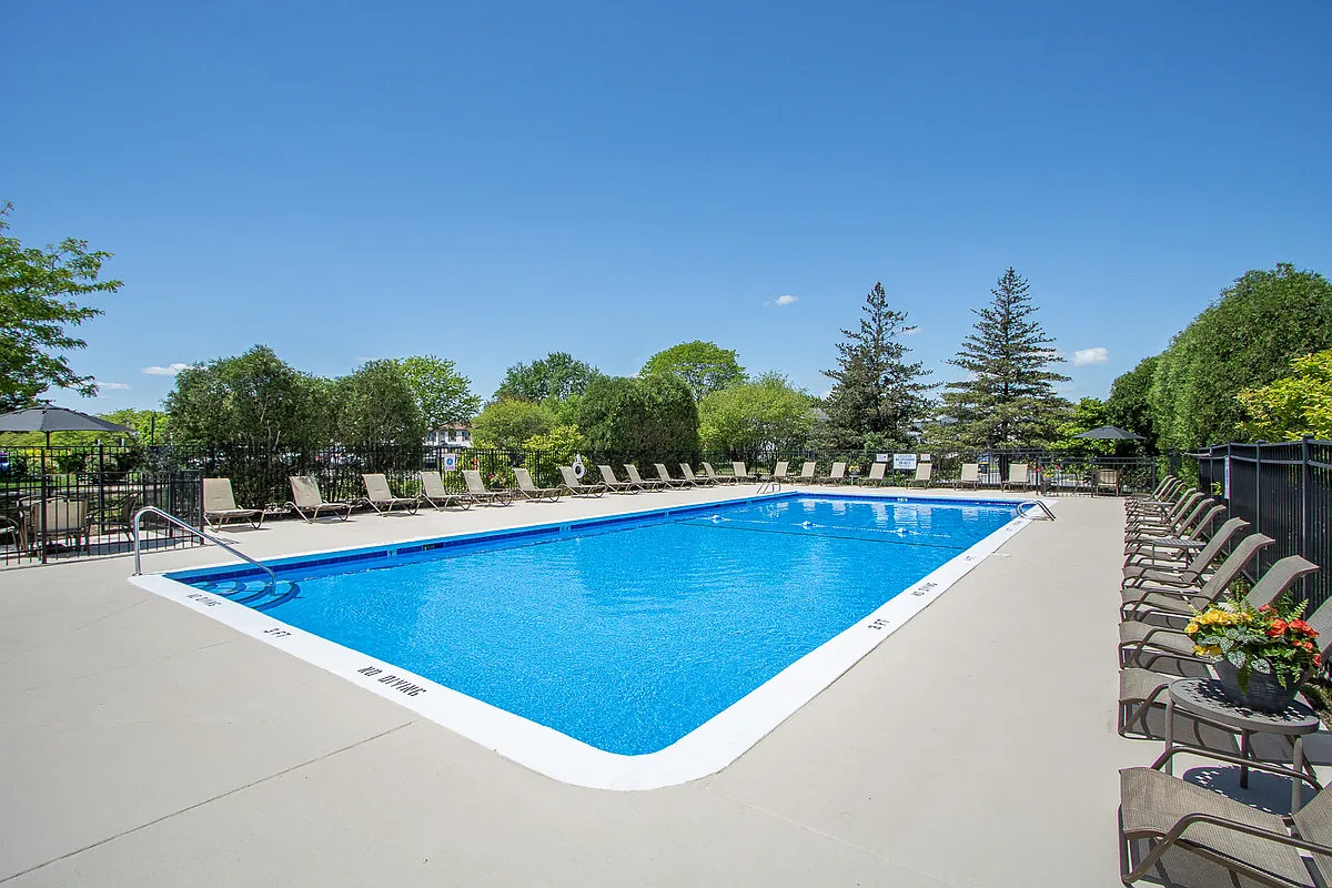 Building Photo - The Greenway at Carol Stream
