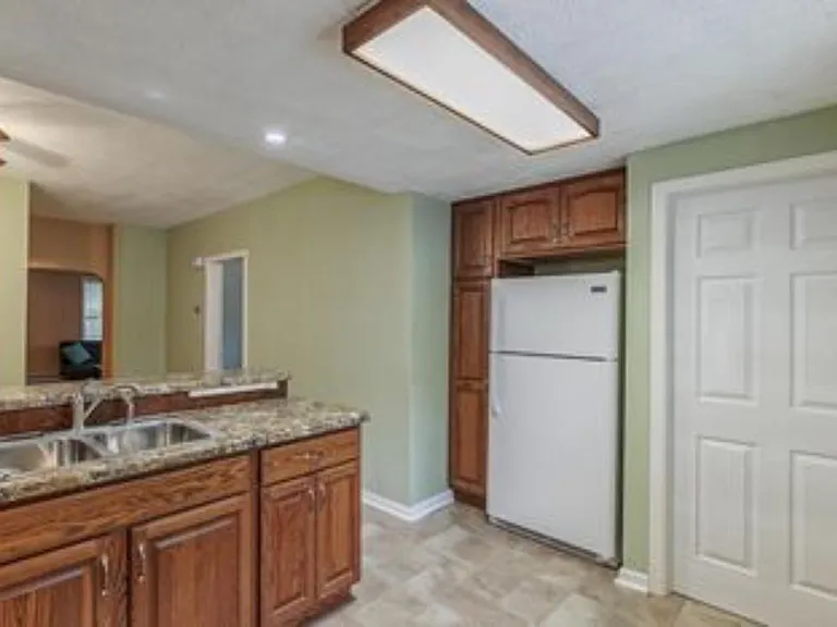 905 S Norwood Ave — Photo 8