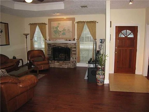 3rd image of 6002 Chateau Loire Cir