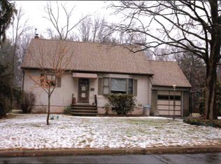 5 Delta Ct, Allendale, NJ 07401