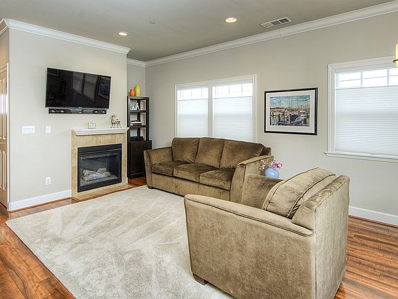2nd image of 945 Martin Cir