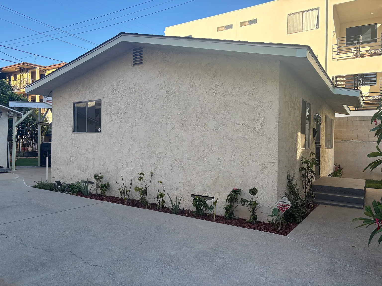 1 bed, 950 sqft, $2,150 — Photo 3