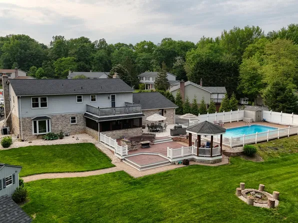 73 Bristle Cone Dr, Bear, DE 19701