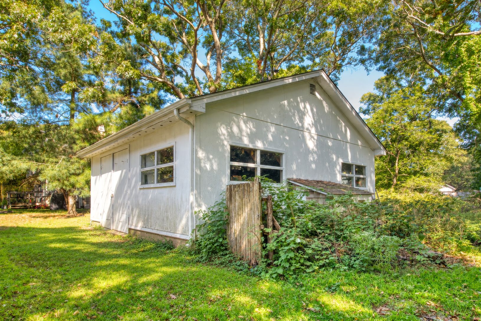 Side yard with Garage