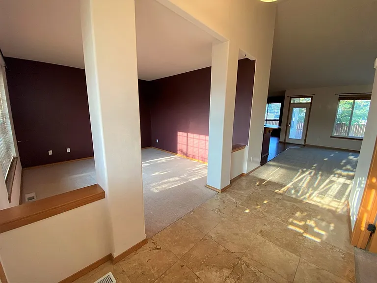 2405 N Lilac Way — Photo 4