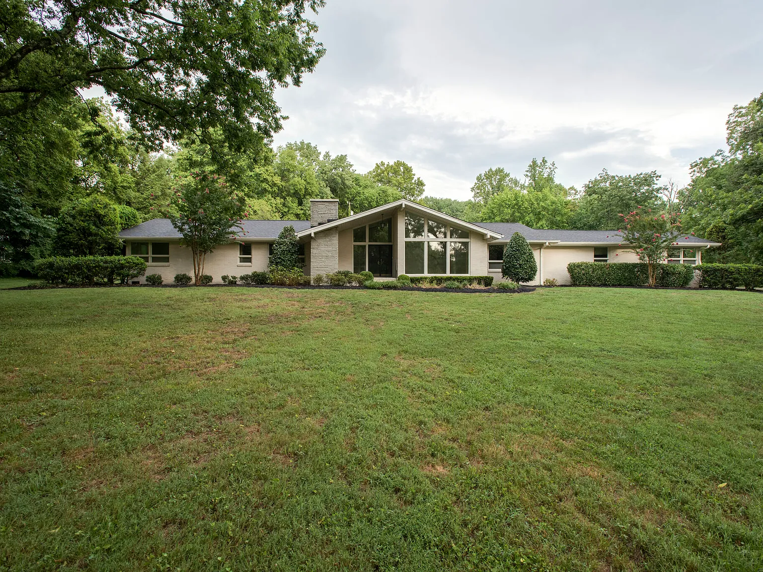 4 bed, 3.5 bath, 4352 sqft, $7,000 — Photo 2