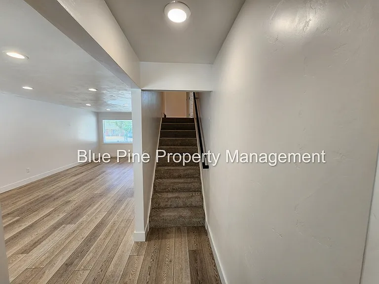 1565 S Higbee Ave — Photo 5