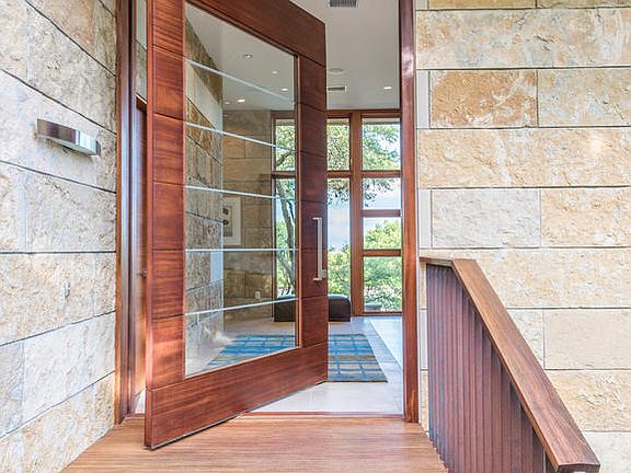 Warm and timeless entry