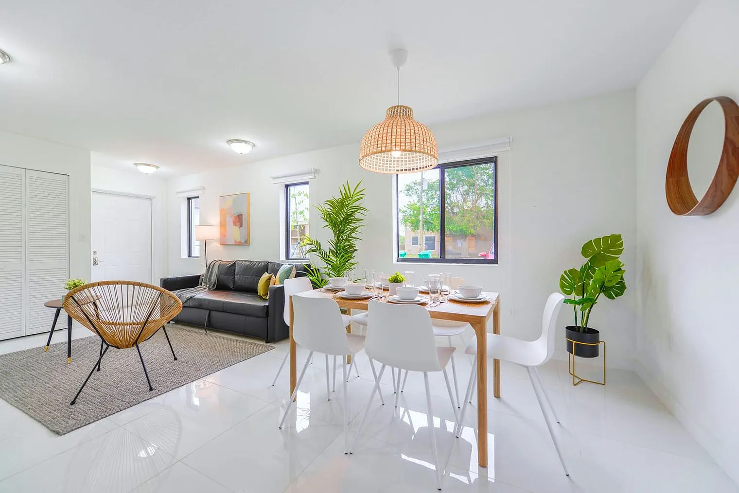3 bed, 2.0 bath, 1184 sqft, $5,611 — Photo 4