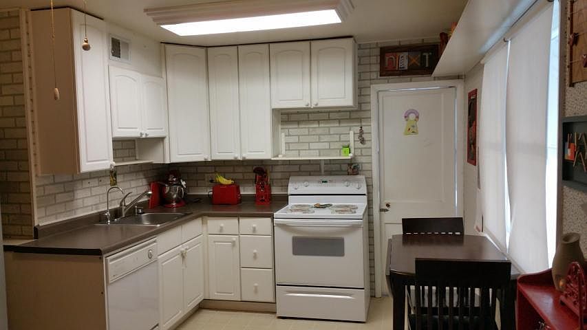 2nd image of 2827 3rd Ave