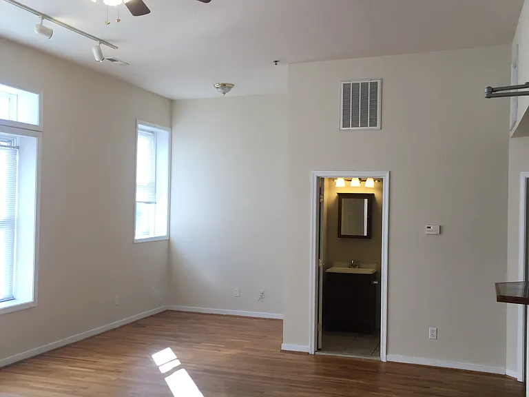 803 W Broad St #1 — Photo 31