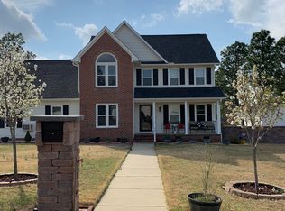 8219 Foxtrail Dr, Fayetteville, NC 28311