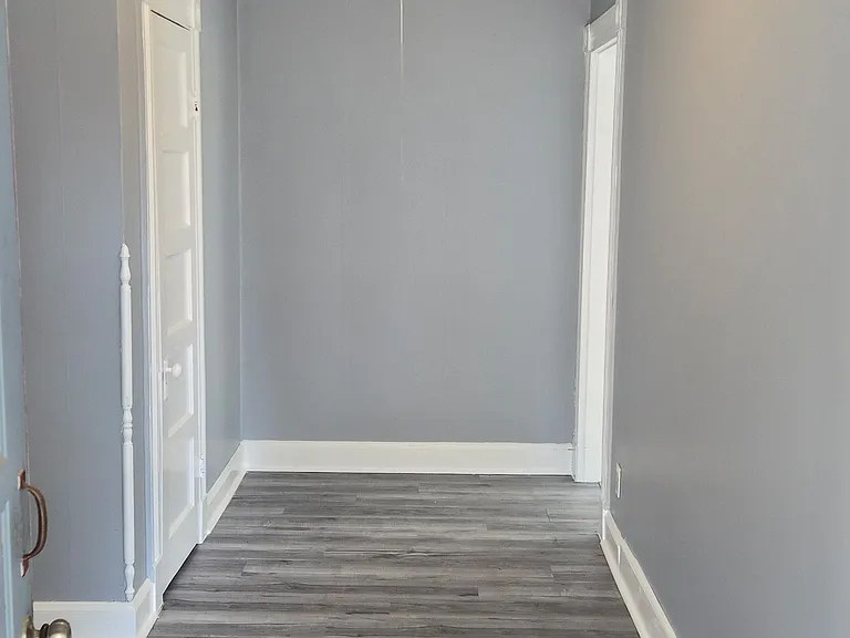 16 Plaza Ave — Photo 8
