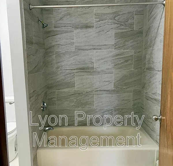 262 Illinois St #3 — Photo 11