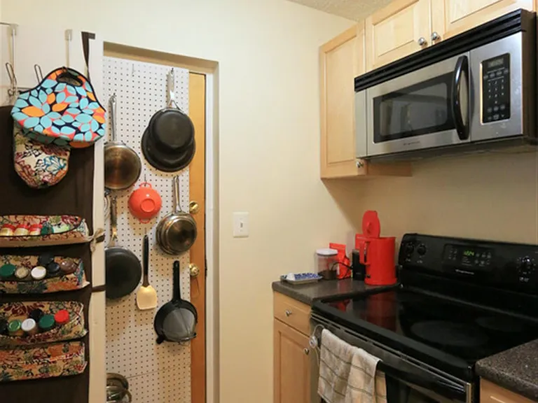 22 Laurel St #16 — Photo 11