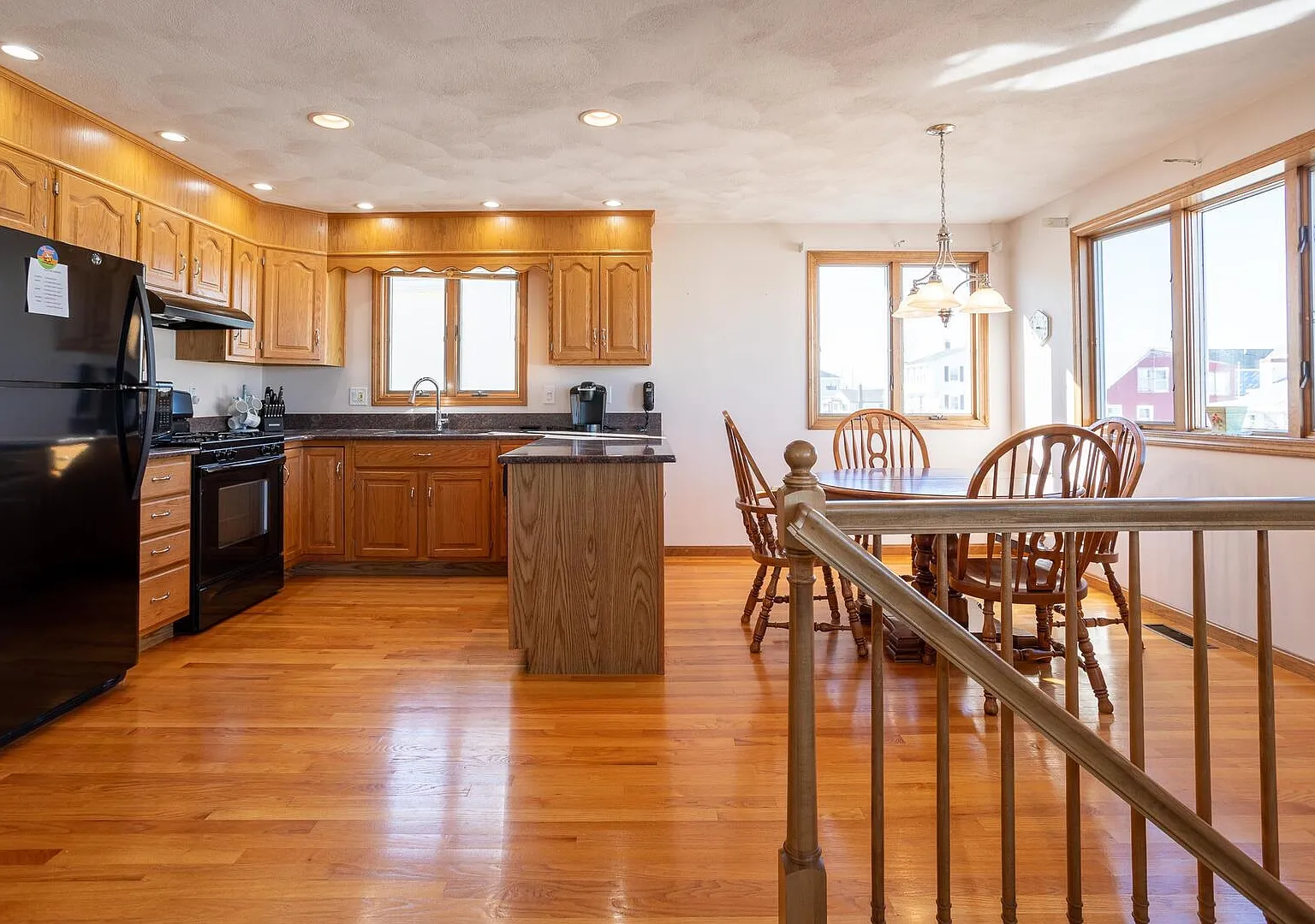 4 bed, 3.0 bath, 2268 sqft, $3,400 — Photo 3