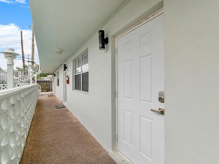 2250 SE 5th St #2 — Photo 10